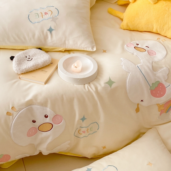 91家纺网 家纺一手货源 找家纺 蜜柚 2024新款全棉贴布绣四件套 彩虹鸭-奶黄