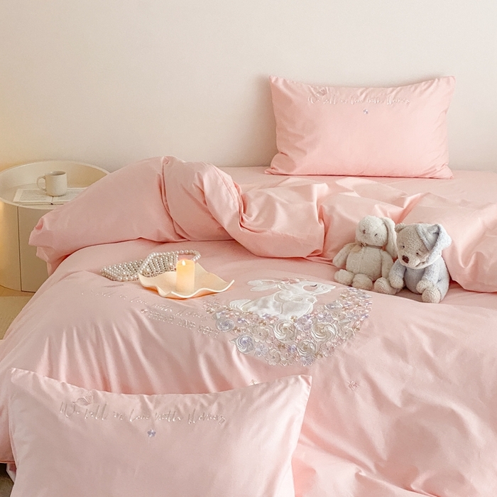 91家纺网 家纺一手货源 找家纺 蜜柚 2024新款全棉贴布绣四件套 许愿兔-公主粉