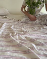 91家纺网 家纺一手货源 找家纺 麻依2023新款竹纤维双层纱布毯毛巾被夏凉被针织冷感毯 梦幻-紫粉