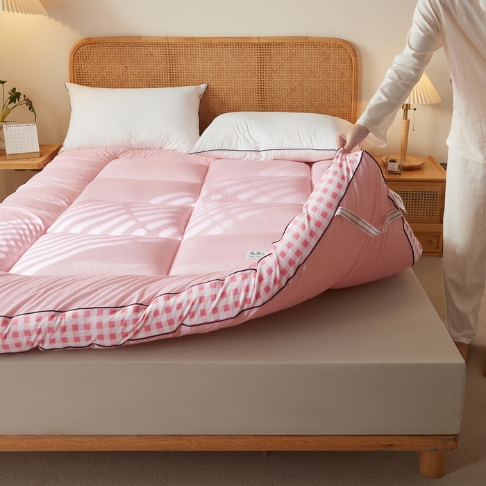 91家纺网 家纺一手货源 找家纺 迪乐妮  2023新款水洗棉成人立体软床垫 粉格边-粉色
