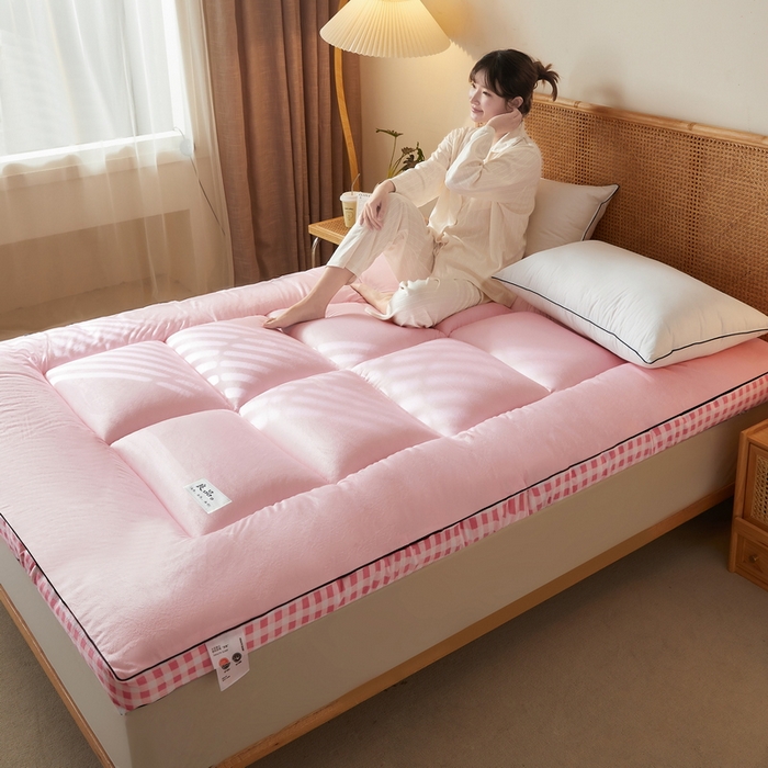 91家纺网 家纺一手货源 找家纺 迪乐妮  2023新款水洗棉成人立体软床垫 粉格边-粉色