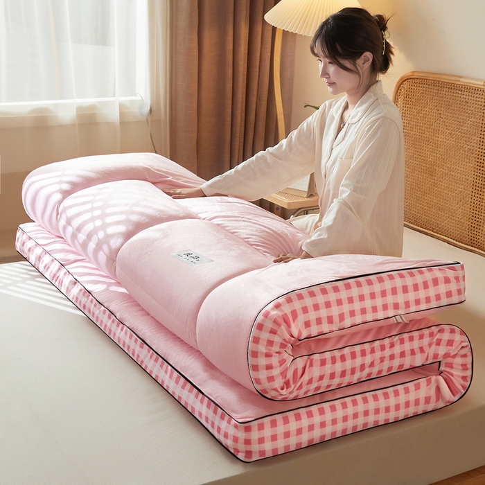 91家纺网 家纺一手货源 找家纺 迪乐妮  2023新款水洗棉成人立体软床垫 粉格边-粉色