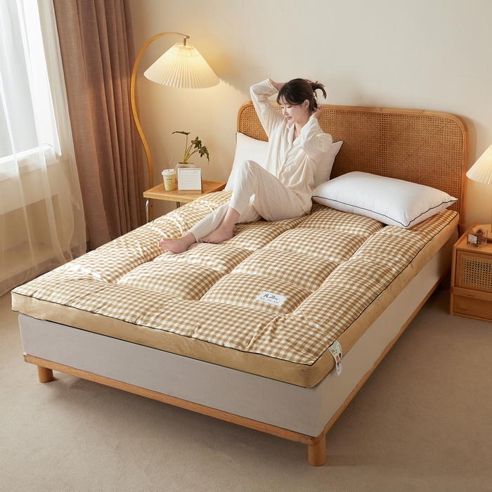 91家纺网 家纺一手货源 找家纺 迪乐妮  2023新款水洗棉成人立体软床垫 卡其格