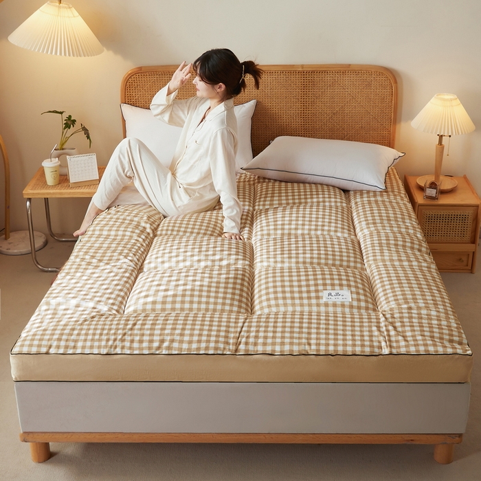 91家纺网 家纺一手货源 找家纺 迪乐妮  2023新款水洗棉成人立体软床垫 卡其格