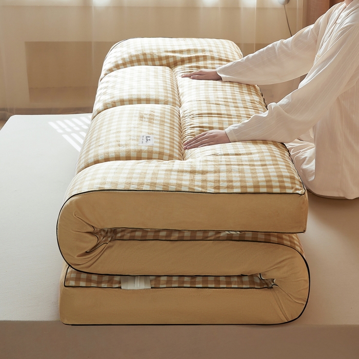 91家纺网 家纺一手货源 找家纺 迪乐妮  2023新款水洗棉成人立体软床垫 卡其格