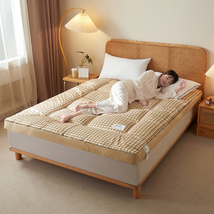 91家纺网 家纺一手货源 找家纺 迪乐妮  2023新款水洗棉成人立体软床垫 卡其格