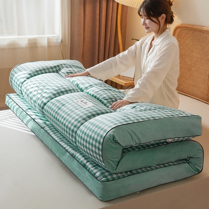 91家纺网 家纺一手货源 找家纺 迪乐妮  2023新款水洗棉成人立体软床垫 水绿格