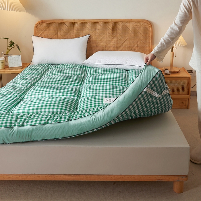 91家纺网 家纺一手货源 找家纺 迪乐妮  2023新款水洗棉成人立体软床垫 水绿格