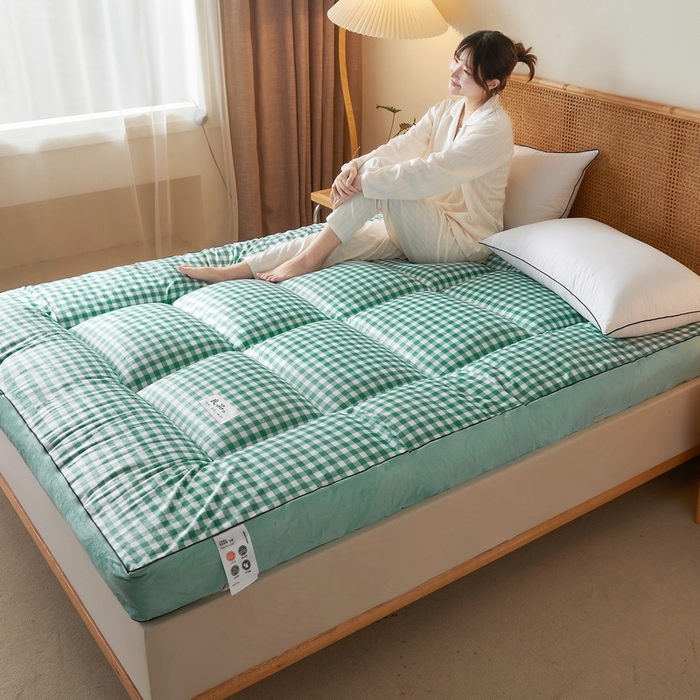 91家纺网 家纺一手货源 找家纺 卡派 2023新款水洗棉成人立体软床垫 水绿格