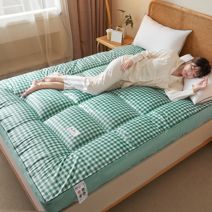 91家纺网 家纺一手货源 找家纺 卡派 2023新款水洗棉成人立体软床垫 水绿格