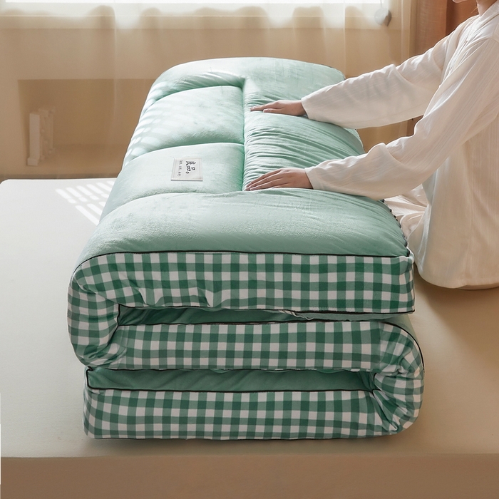 91家纺网 家纺一手货源 找家纺 卡派 2023新款水洗棉成人立体软床垫 绿格边-绿色