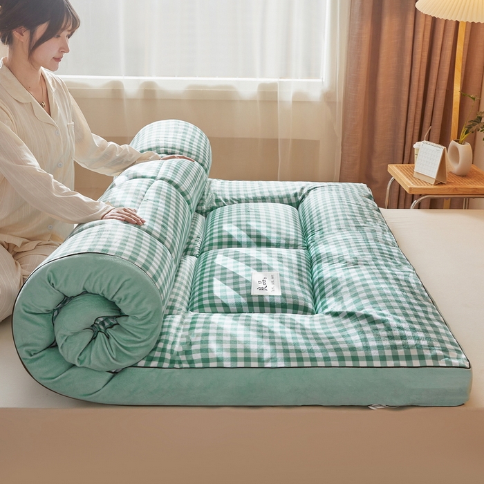 91家纺网 家纺一手货源 找家纺 卡派 2023新款水洗棉成人立体软床垫 水绿格