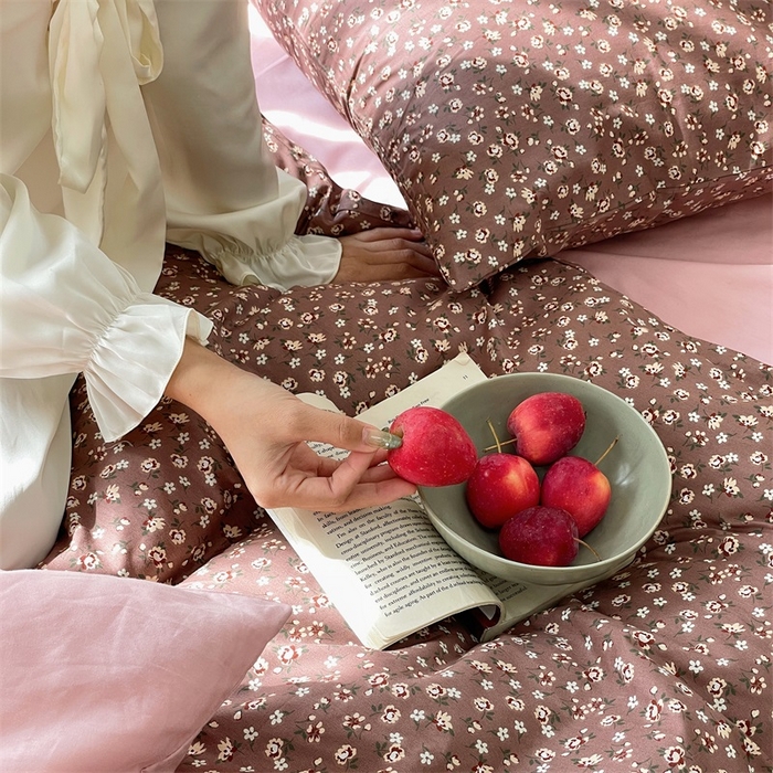 91家纺网 家纺一手货源 找家纺 畅畅家纺2023新款40支13372全棉复古小碎花保暖四件套 花吟