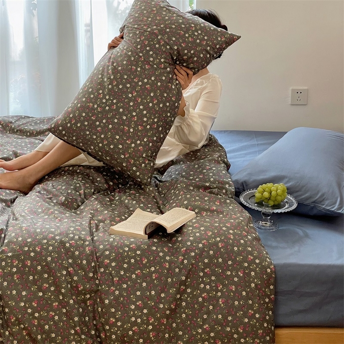 91家纺网 家纺一手货源 找家纺 畅畅家纺2023新款40支13372全棉复古小碎花保暖四件套 暮秋-灰