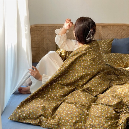 91家纺网 家纺一手货源 找家纺 畅畅家纺2023新款40支13372全棉复古小碎花保暖四件套 暮秋-黄