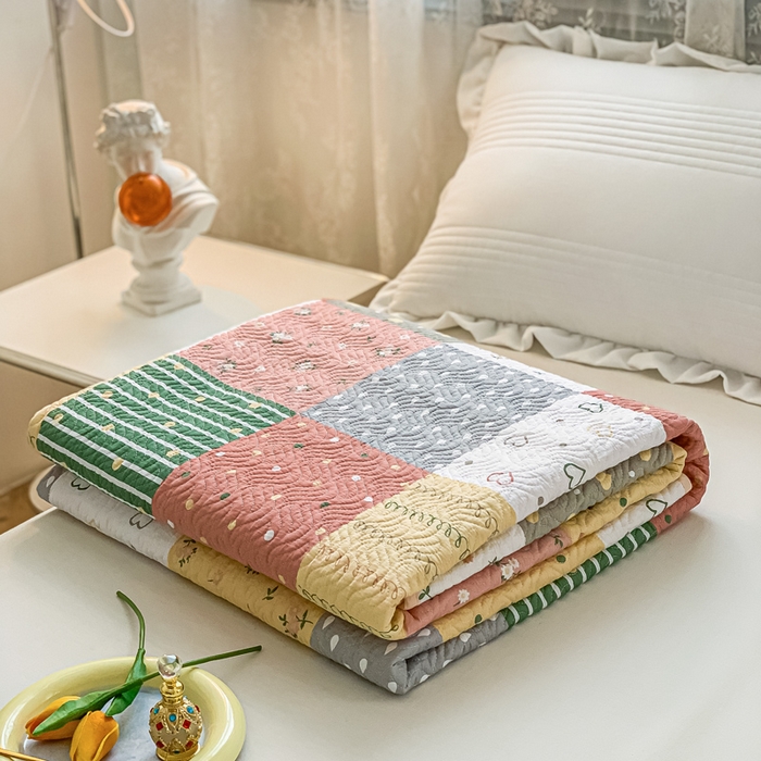 91家纺网 家纺一手货源 找家纺 沐纯家居 2023春夏新品40S全棉12868水洗印花床盖 浪漫方格