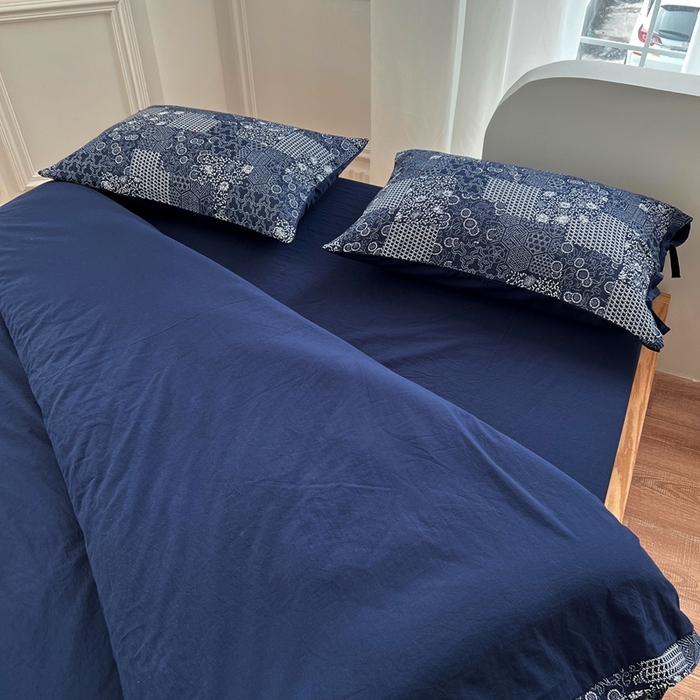 91家纺网 家纺一手货源 找家纺 安莱生活 2023新款全棉色织水洗棉宽边拼角蝴蝶结款四件套-缤纷花研 缤纷华妍-藏青