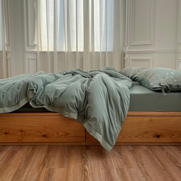 91家纺网 家纺一手货源 找家纺 安莱生活 2023新款全棉色织水洗棉宽边拼角蝴蝶结款四件套-缤纷花研 缤纷华妍-灰绿