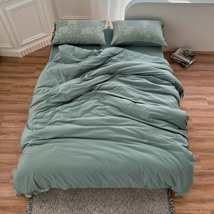 91家纺网 家纺一手货源 找家纺 安莱生活 2023新款全棉色织水洗棉宽边拼角蝴蝶结款四件套-缤纷花研 缤纷华妍-灰绿