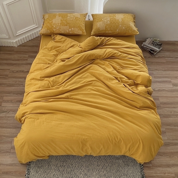 91家纺网 家纺一手货源 找家纺 安莱生活 2023新款全棉色织水洗棉宽边拼角蝴蝶结款四件套-缤纷花研 缤纷华妍-姜黄