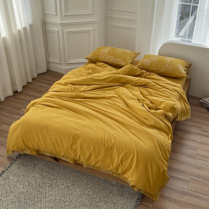 91家纺网 家纺一手货源 找家纺 安莱生活 2023新款全棉色织水洗棉宽边拼角蝴蝶结款四件套-缤纷花研 缤纷华妍-姜黄