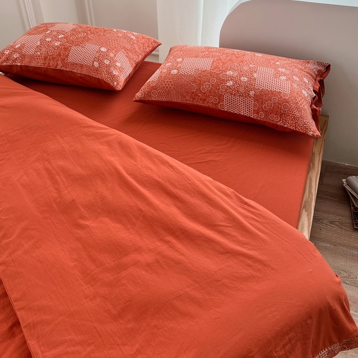 91家纺网 家纺一手货源 找家纺 安莱生活 2023新款全棉色织水洗棉宽边拼角蝴蝶结款四件套-缤纷花研 缤纷华妍-橘红