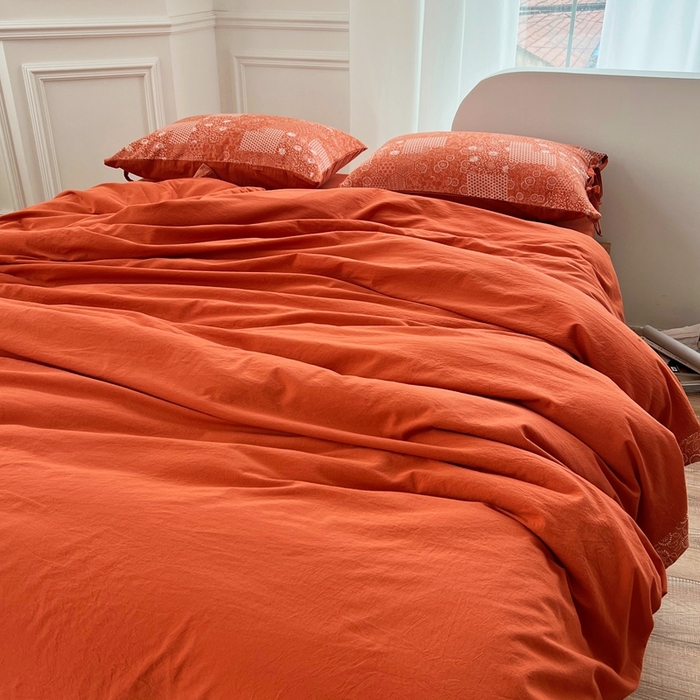 91家纺网 家纺一手货源 找家纺 安莱生活 2023新款全棉色织水洗棉宽边拼角蝴蝶结款四件套-缤纷花研 缤纷华妍-橘红