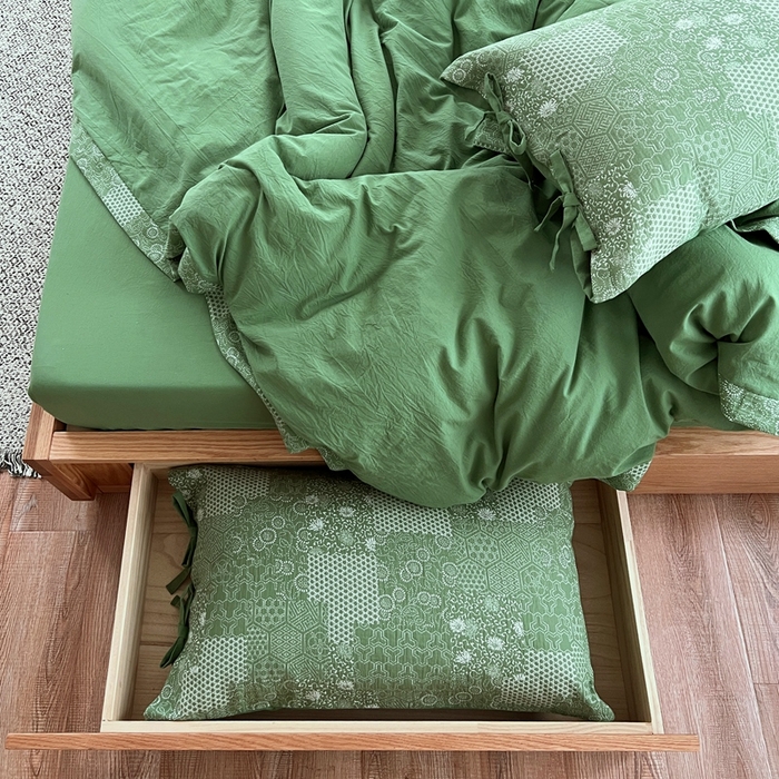 91家纺网 家纺一手货源 找家纺 安莱生活 2023新款全棉色织水洗棉宽边拼角蝴蝶结款四件套-缤纷花研 缤纷华妍-嫩绿