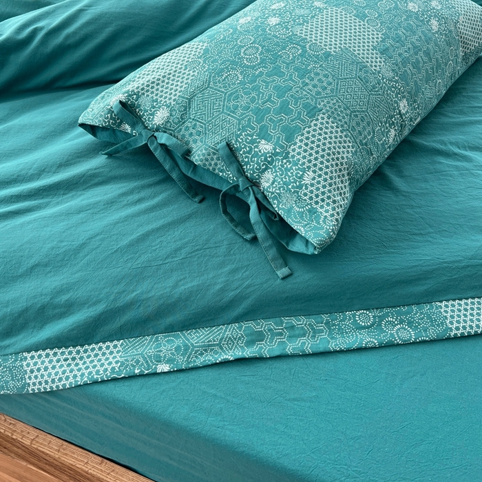 91家纺网 家纺一手货源 找家纺 安莱生活 2023新款全棉色织水洗棉宽边拼角蝴蝶结款四件套-缤纷花研 缤纷华妍-雾蓝