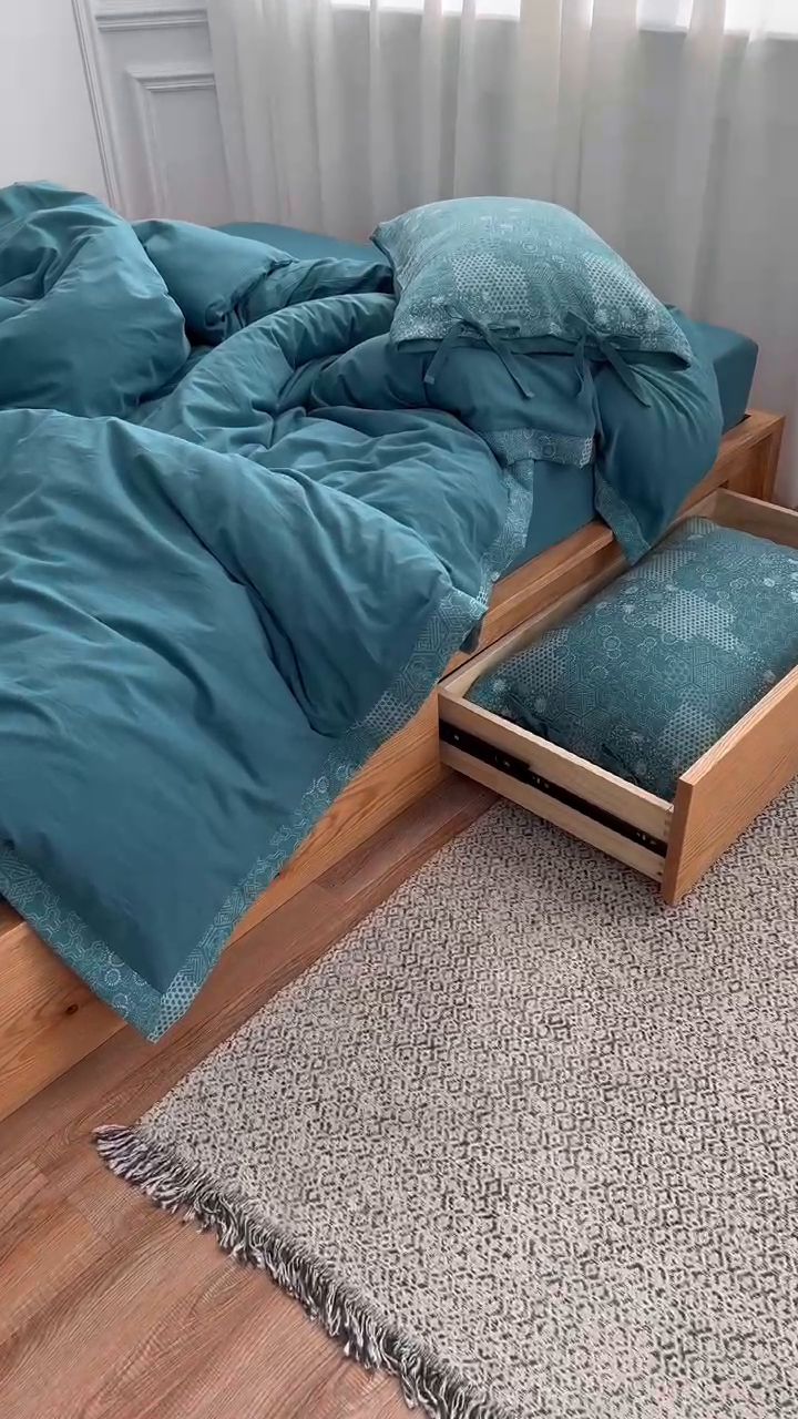 91家纺网 家纺一手货源 找家纺 安莱生活 2023新款全棉色织水洗棉宽边拼角蝴蝶结款四件套-缤纷花研 缤纷华妍-雾蓝