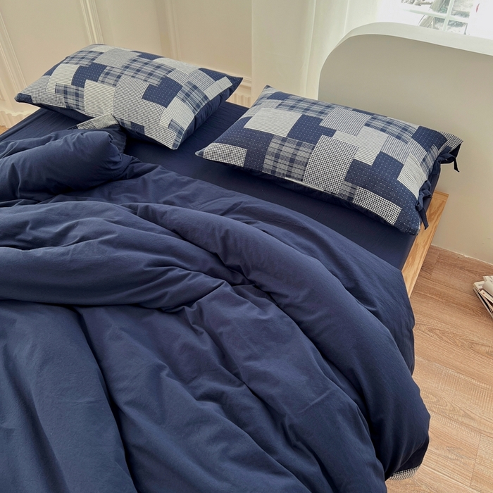 91家纺网 家纺一手货源 找家纺 安莱生活 2023简约拼布田园拼边四件套图1 拼布田园-藏青