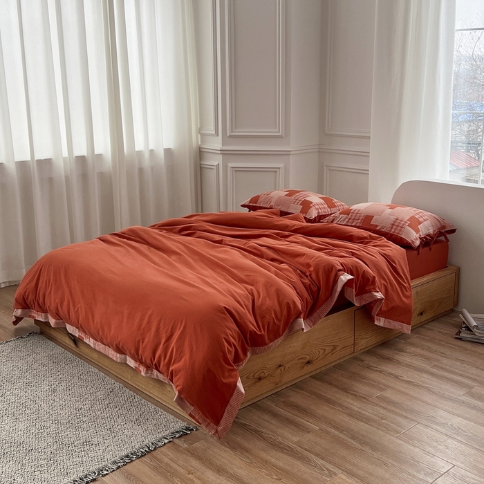 91家纺网 家纺一手货源 找家纺 安莱生活 2023简约拼布田园拼边四件套图1 拼布田园-橘红