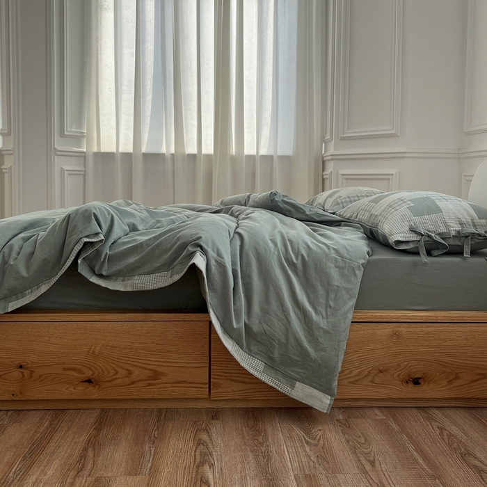 91家纺网 家纺一手货源 找家纺 安莱生活 2023简约拼布田园拼边四件套图1 拼布田园-灰绿