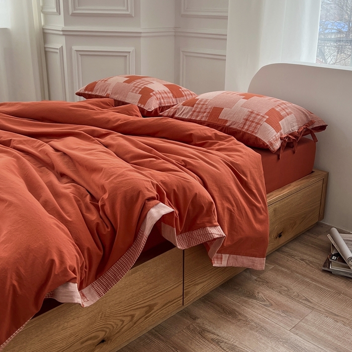 91家纺网 家纺一手货源 找家纺 安莱生活 2023简约拼布田园拼边四件套图1 拼布田园-橘红