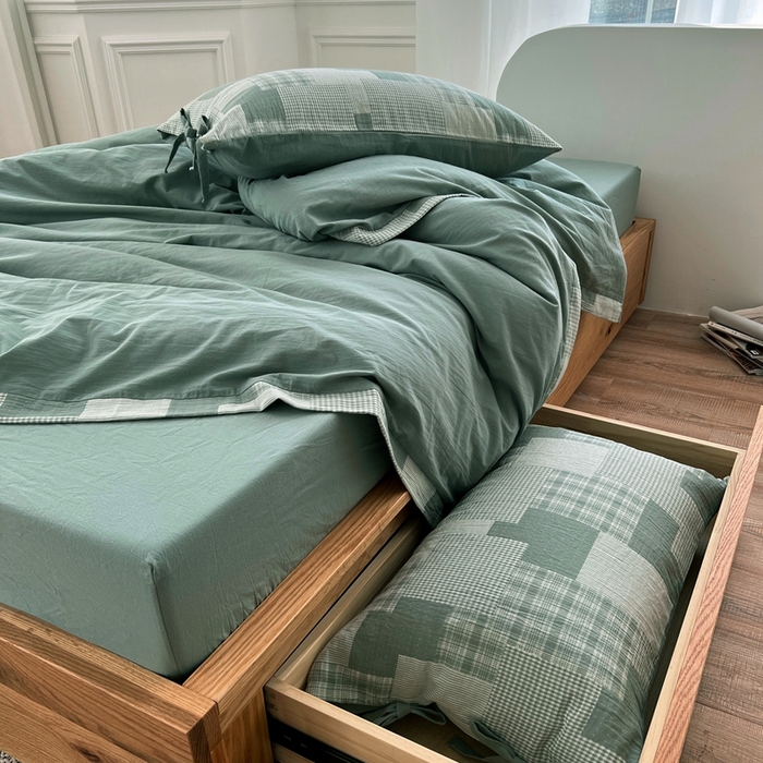 91家纺网 家纺一手货源 找家纺 安莱生活 2023简约拼布田园拼边四件套图1 拼布田园-灰绿