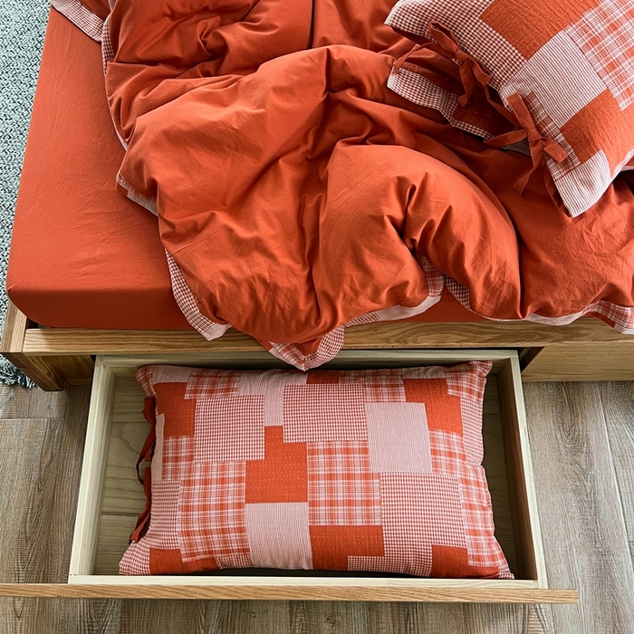 91家纺网 家纺一手货源 找家纺 安莱生活 2023简约拼布田园拼边四件套图1 拼布田园-橘红
