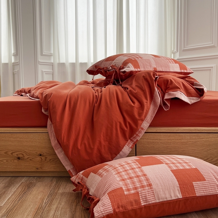 91家纺网 家纺一手货源 找家纺 安莱生活 2023简约拼布田园拼边四件套图1 拼布田园-橘红