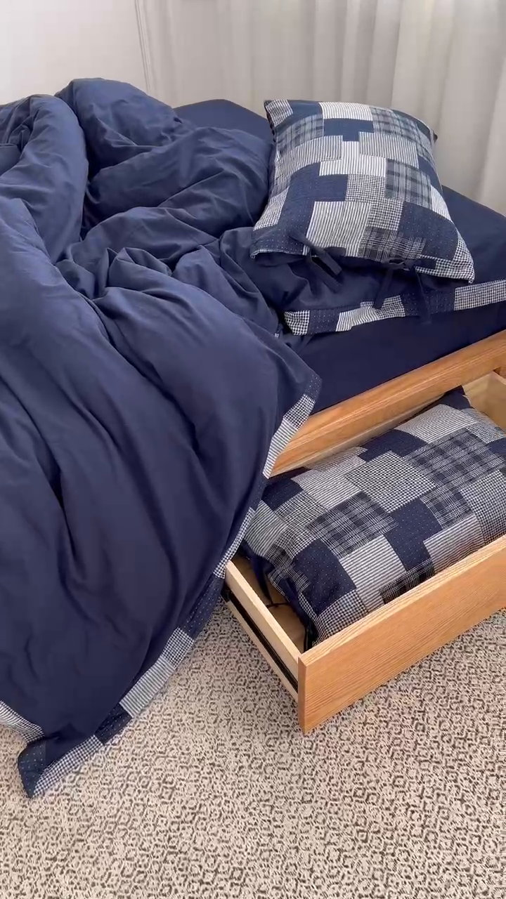 91家纺网 家纺一手货源 找家纺 安莱生活 2023简约拼布田园拼边四件套图1 拼布田园-藏青