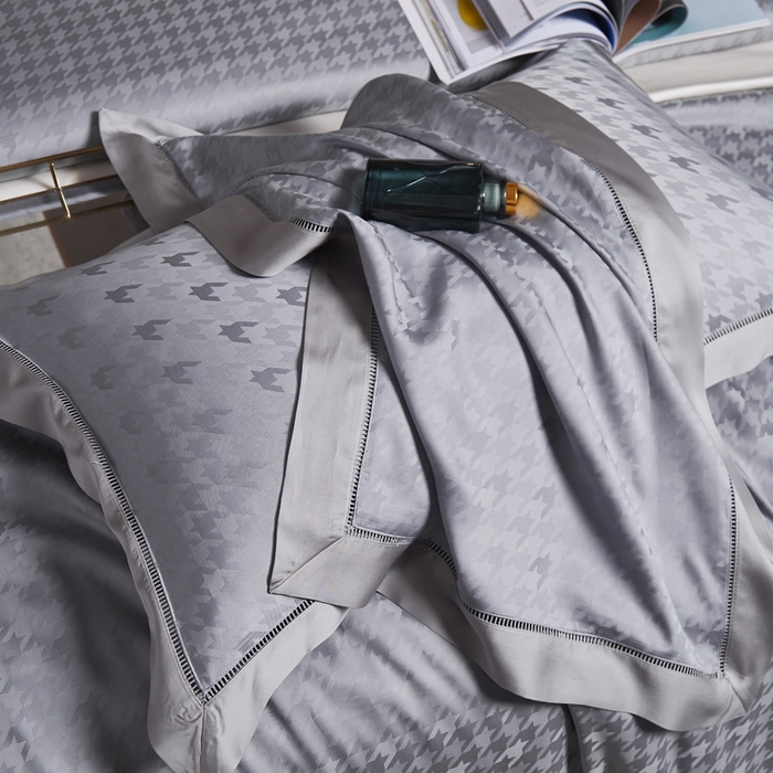 91家纺网 家纺一手货源 找家纺 总 榻尚家居 2023新款奥地利天丝镂空四件套-千鸟格约定