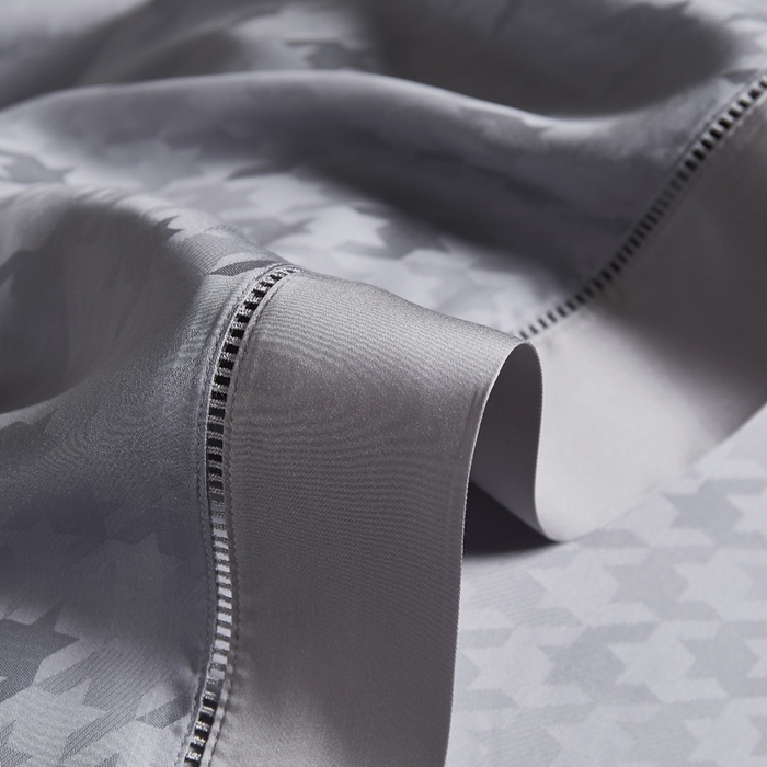 91家纺网 家纺一手货源 找家纺 榻尚家居2023新款奥地利天丝镂空四件套-千鸟格约定格调灰