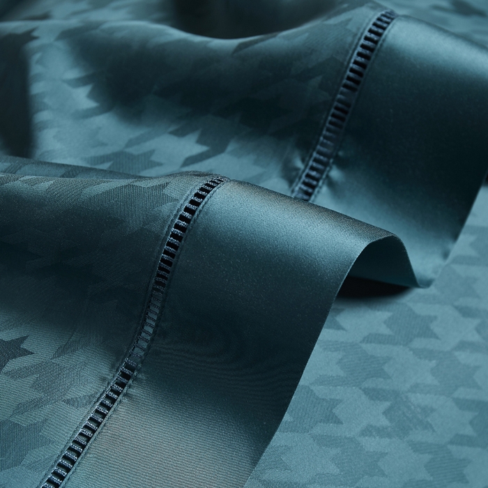 91家纺网 家纺一手货源 找家纺 榻尚家居2023新款奥地利天丝镂空四件套-千鸟格约定孔雀蓝