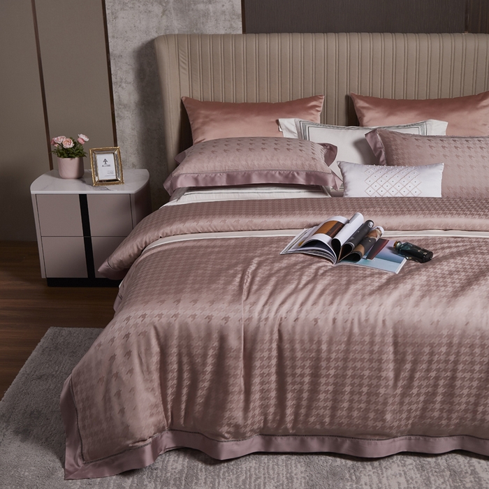 91家纺网 家纺一手货源 找家纺 榻尚家居2023新款奥地利天丝镂空四件套-千鸟格约定玫瑰粉