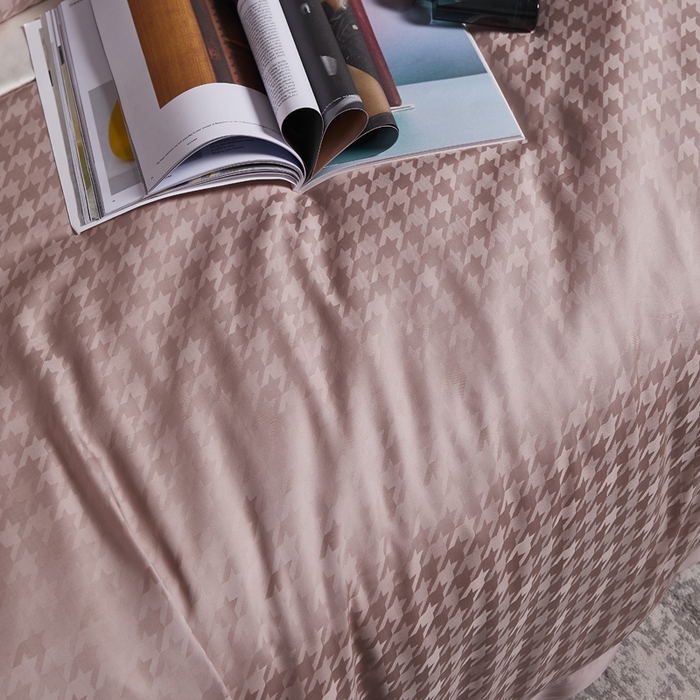 91家纺网 家纺一手货源 找家纺 榻尚家居2023新款奥地利天丝镂空四件套-千鸟格约定玫瑰粉