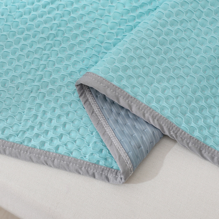 91家纺网 家纺一手货源 找家纺 琪琪阁2023新款华夫格针织提花亲肤舒适多功能凉感夏被 湖蓝