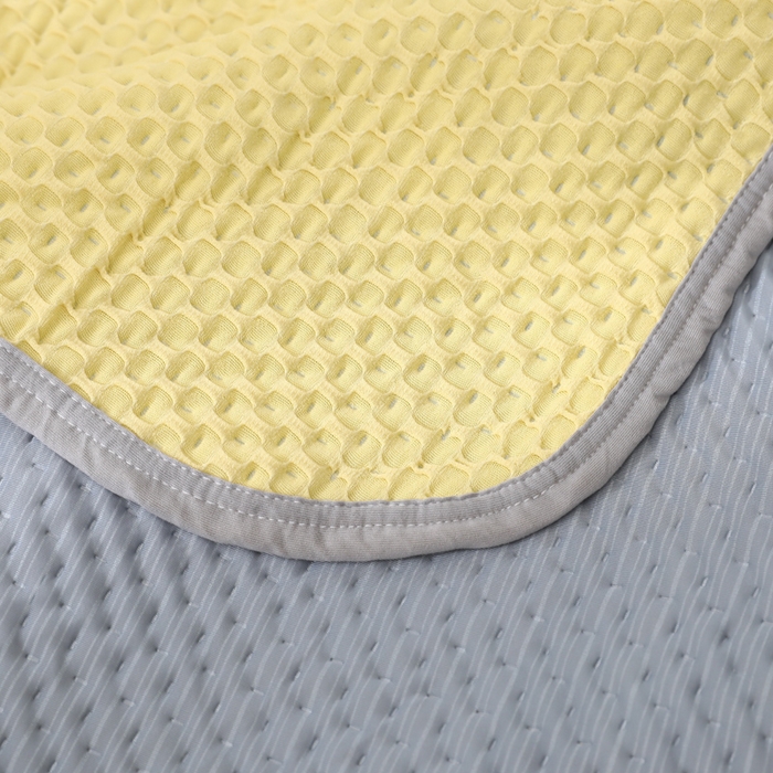 91家纺网 家纺一手货源 找家纺 琪琪阁2023新款华夫格针织提花亲肤舒适多功能凉感夏被 柠檬黄