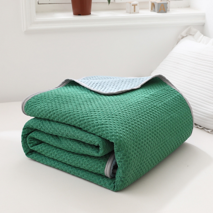 91家纺网 家纺一手货源 找家纺 琪琪阁2023新款华夫格针织提花亲肤舒适多功能凉感夏被 牛油果绿