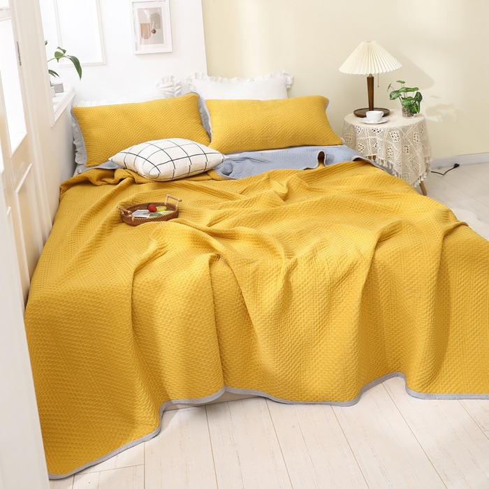 91家纺网 家纺一手货源 找家纺 琪琪阁2023新款华夫格针织提花亲肤舒适多功能凉感夏被 杏黄