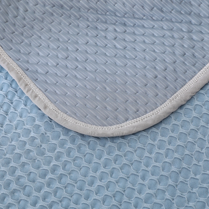 91家纺网 家纺一手货源 找家纺 琪琪阁2023新款华夫格针织提花亲肤舒适多功能凉感夏被 雾霾蓝