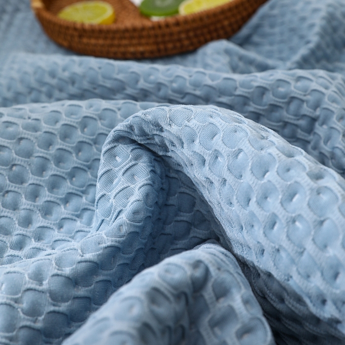 91家纺网 家纺一手货源 找家纺 琪琪阁2023新款华夫格针织提花亲肤舒适多功能凉感夏被 雾霾蓝