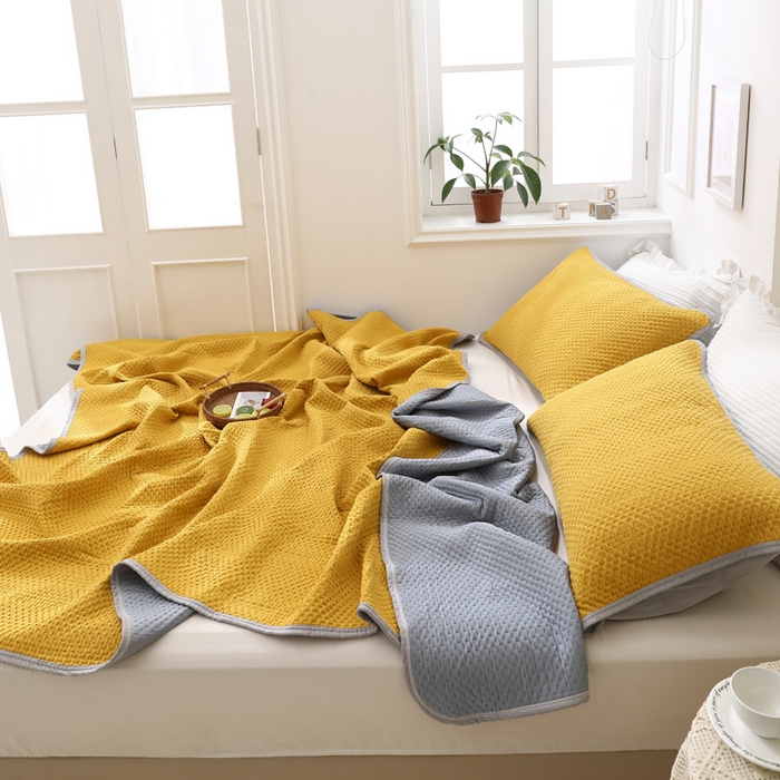 91家纺网 家纺一手货源 找家纺 琪琪阁2023新款华夫格针织提花亲肤舒适多功能凉感夏被 杏黄